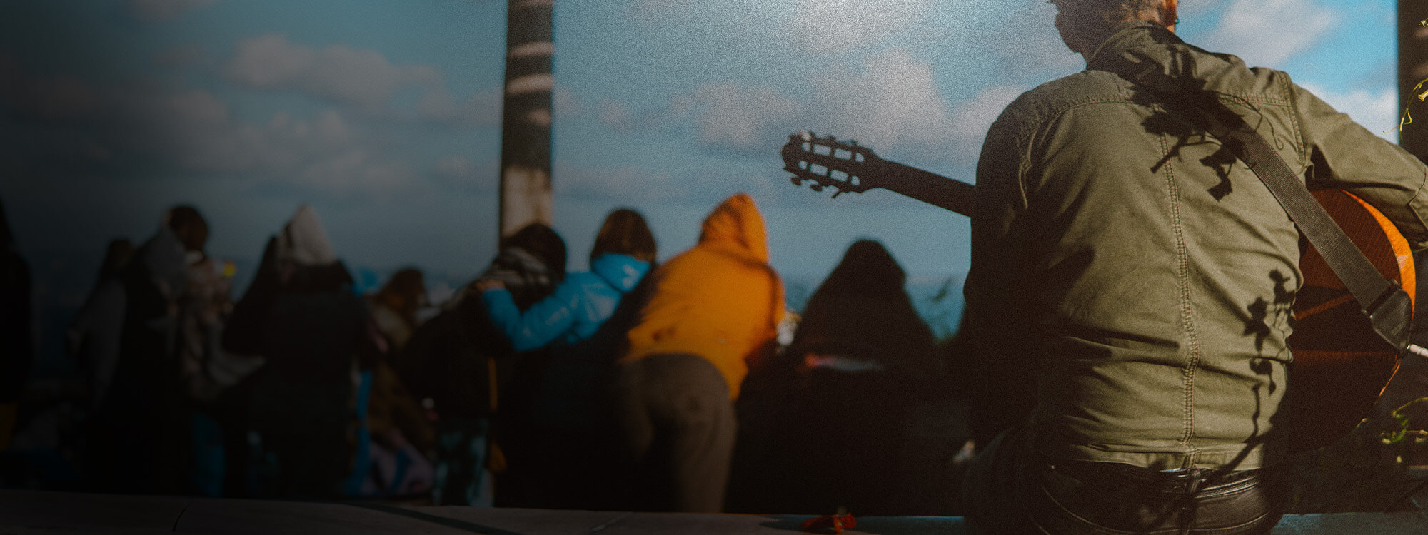 Harbinger Pro Audio LX12 Mixer With Traveling Musician