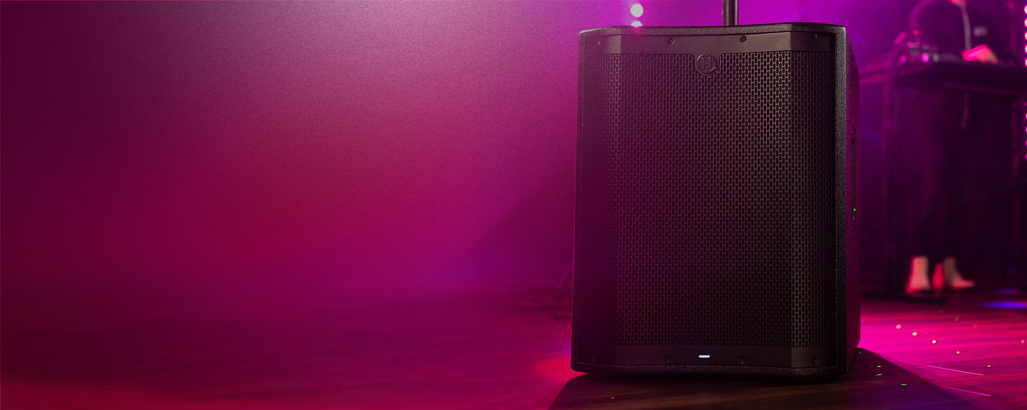 Harbinger Pro Audio Vari Subwoofer VS18 Facing Right